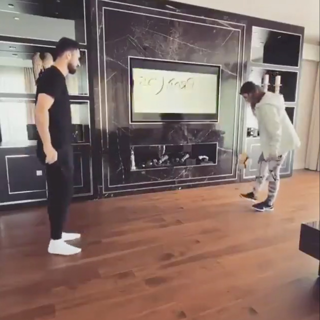 Emre'den 'evde kal' mesajı