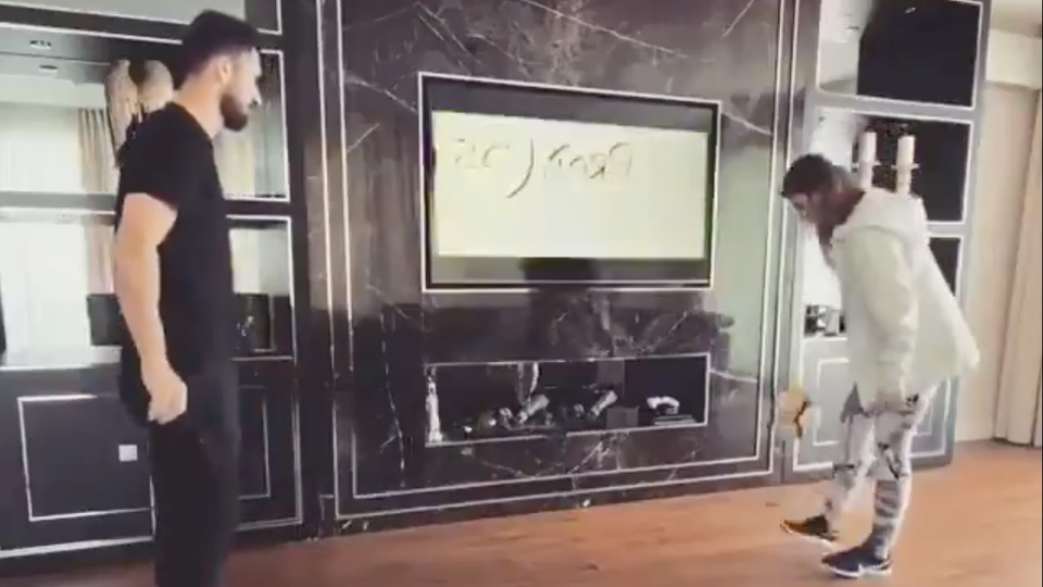 Emre'den 'evde kal' mesajı