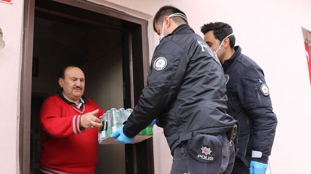 112'yi aradı, polisler getirdi