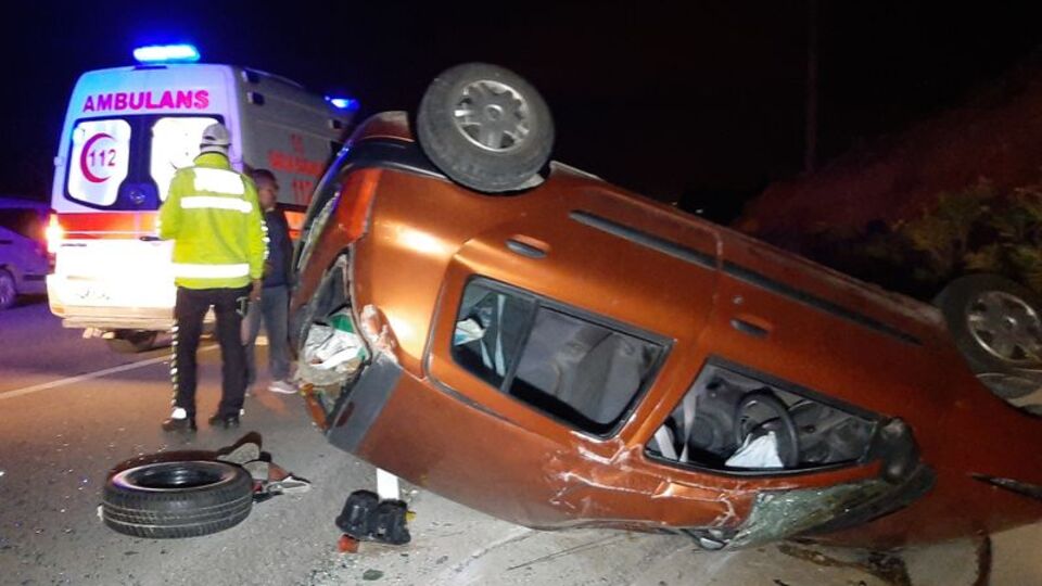 Köpeğe çarpan otomobil takla attı: 6 yaralı