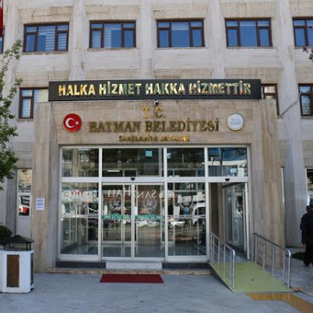 5 belediyeye kayyum atandı