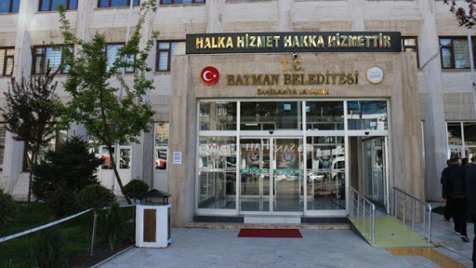 5 belediyeye kayyum atandı
