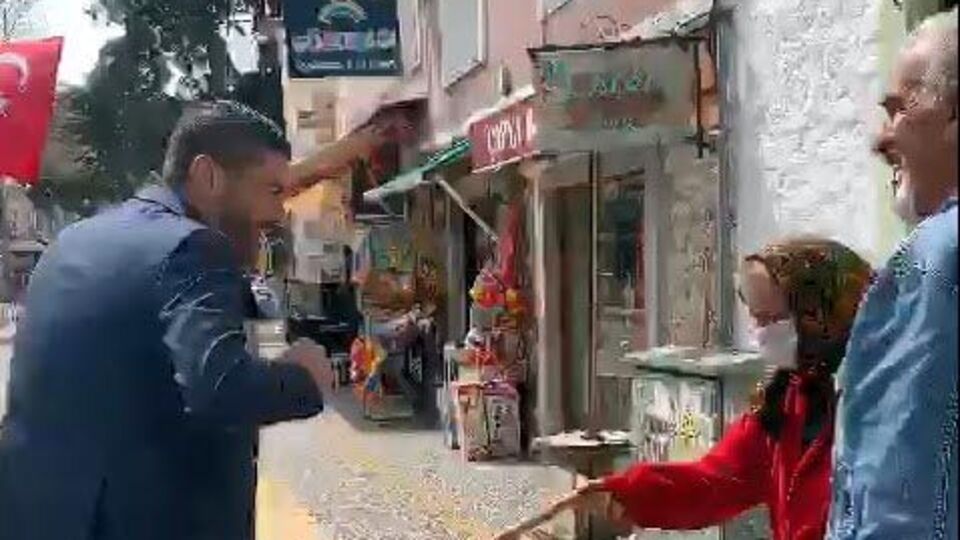 Evde kalın uyarısına bastonlu cevap!