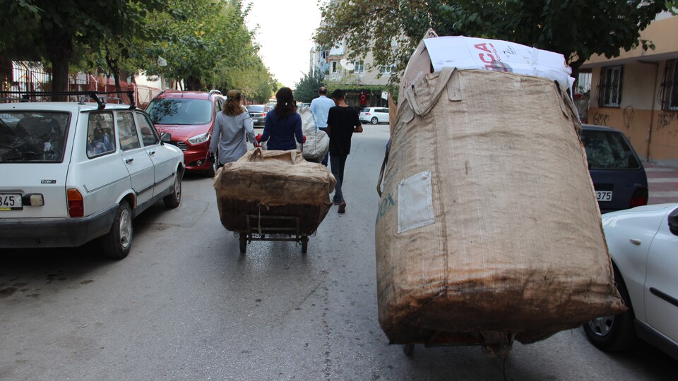 Kağıt toplayıcılardan yardım çağrısı