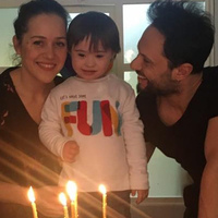 "Gülen yüzün solmasın bir tanem"