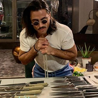 'Ev cephanelik gibi'