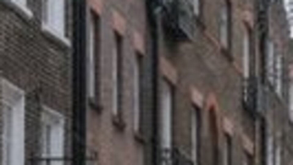 İngiltere'de sokağa çıkma yasağı!