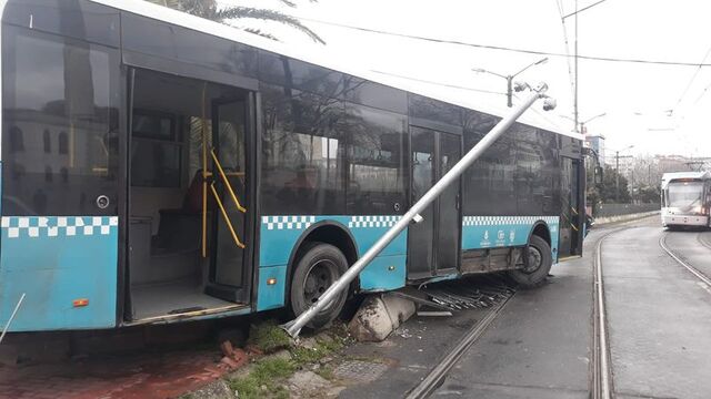 İstanbul'da otobüs tramvay yoluna girdi