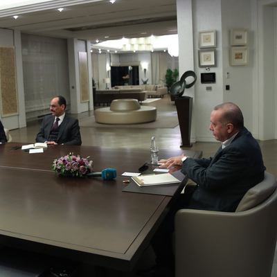 Bakanlarla telekonferans