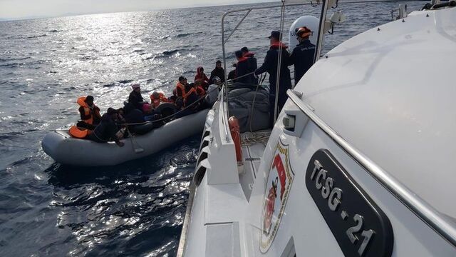 Didim'de 35 sığınmacı kurtarıldı