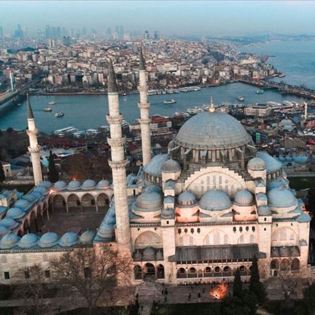 İstanbul'da camilerde dualar edildi