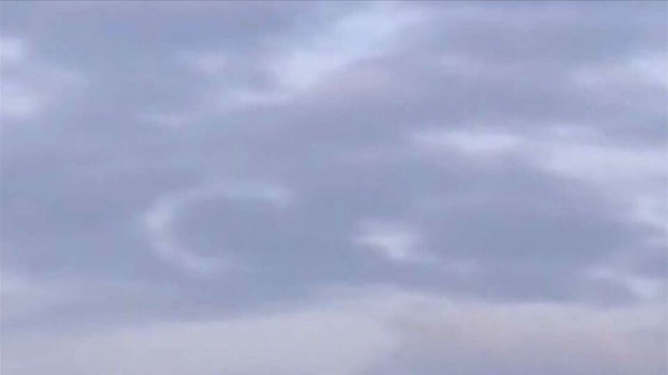 Bulutlarda belirdi... Görenlerin ilgisini çekti