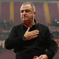 Terim duygulandı: Elim kalbimde!