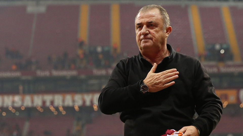 Terim duygulandı: Elim kalbimde!
