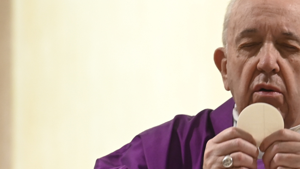 Papa'nın konutunda koronavirüs endişesi!