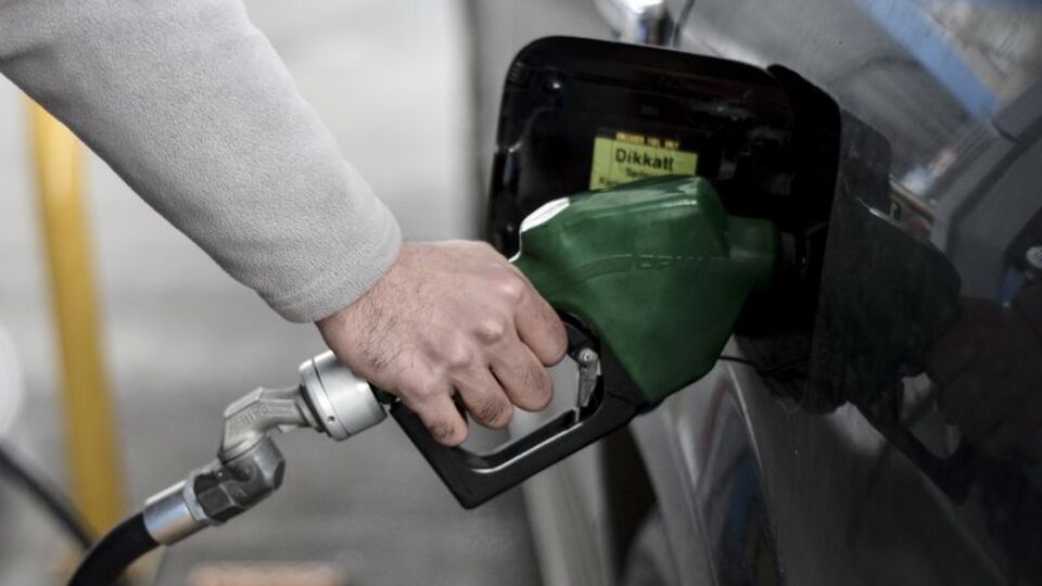 Benzine bu gece bir zam daha