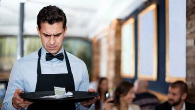 İlk işsizlik dalgası garsonları vurdu