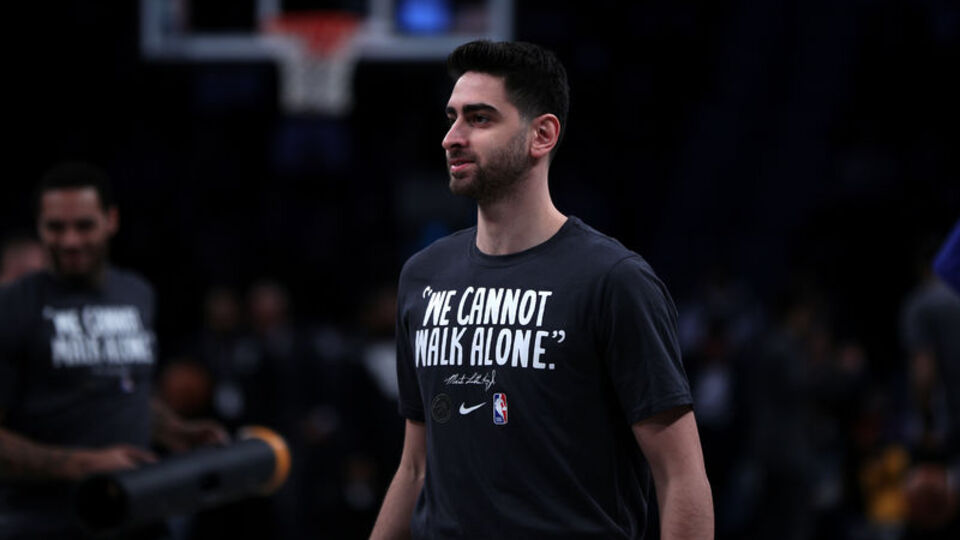 Furkan'dan evde kalan 5 kişiye forma