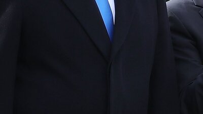 Trump ve Macron'dan Kovid-19 görüşmesi