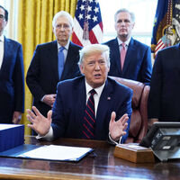 Trump, yeni ekonomik teşvik paketini onayladı