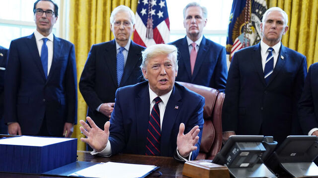 Trump, yeni ekonomik teşvik paketini onayladı