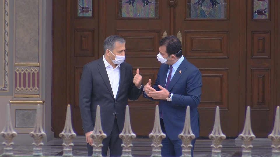 İstanbul Valiliği'nde maskeli toplantı!