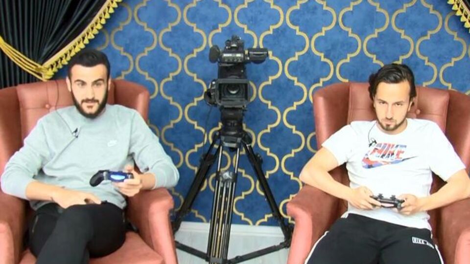 Futbolcular sanal sahaya geçti!