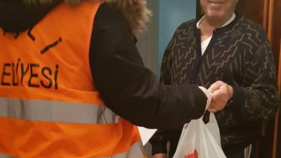 65 yaş üstü vatandaşlara sıcak yemek