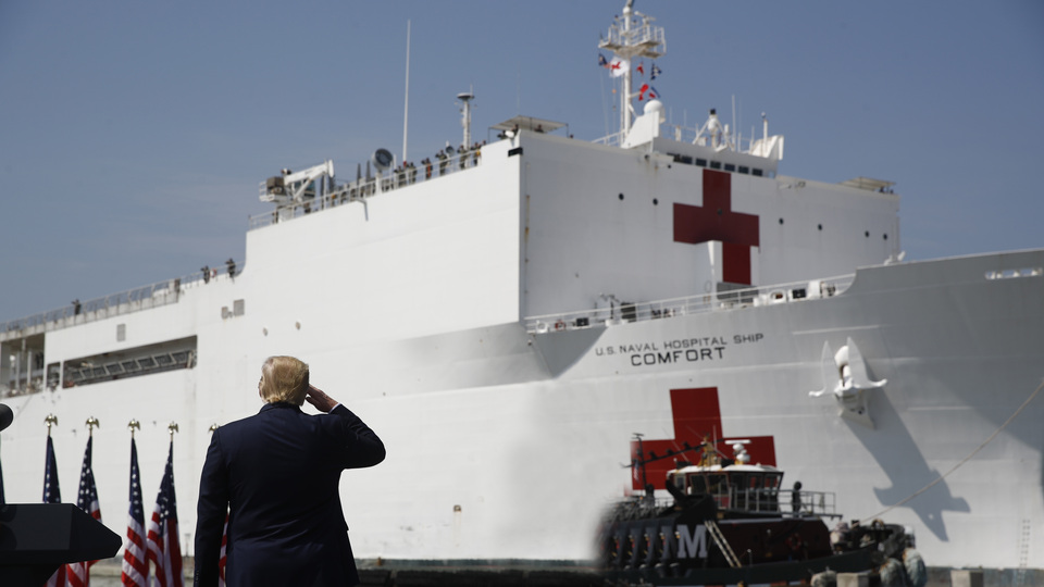 Trump, dev hastane gemisini New York'a yolladı