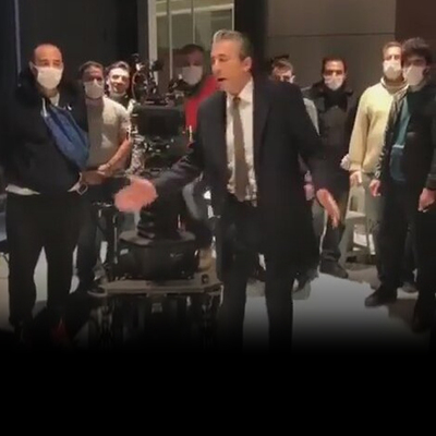 Ünlü oyuncunun korona şarkısı olay oldu