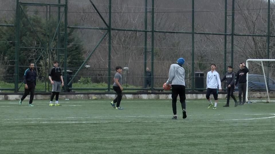 Bu da oldu! Önlemleri hiçe sayıp maç yaptılar!