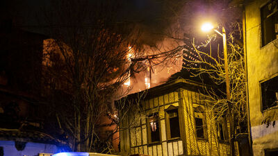 Başkent'te 2 eski konak alev alev yandı