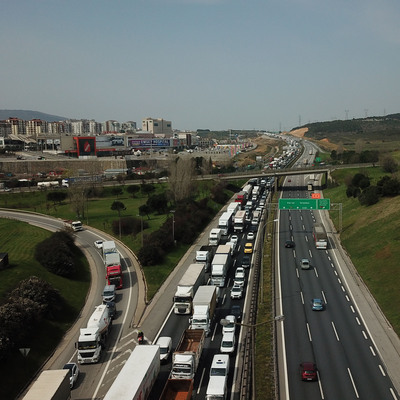 İstanbul'un giriş ve çıkışında denetim kuyruğu!