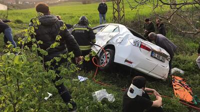 Otomobil bahçeye devrildi: 3 yaralı!