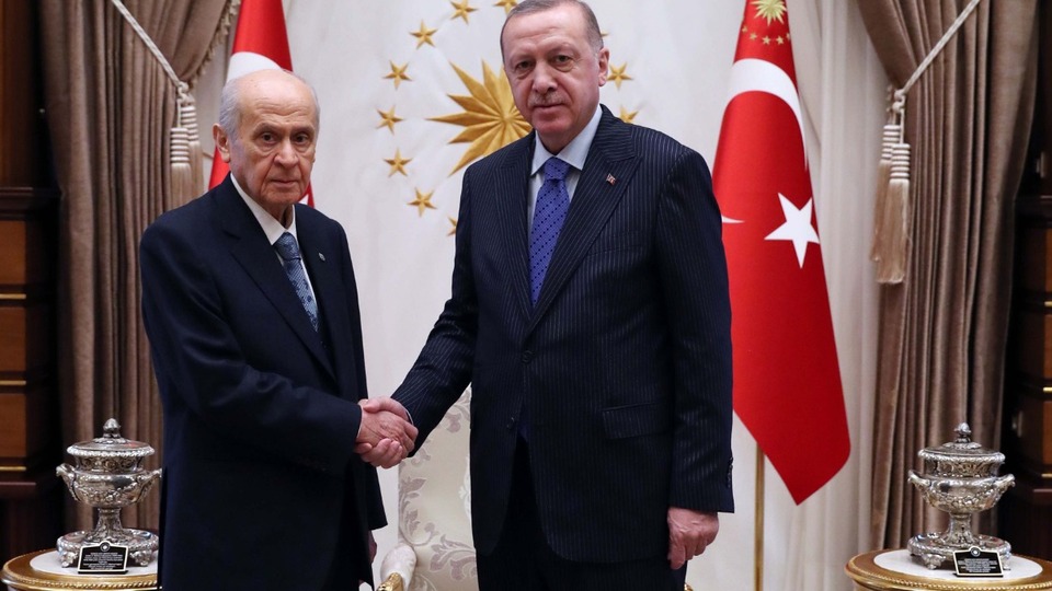 Devlet Bahçeli 5 maaşını bağışladı