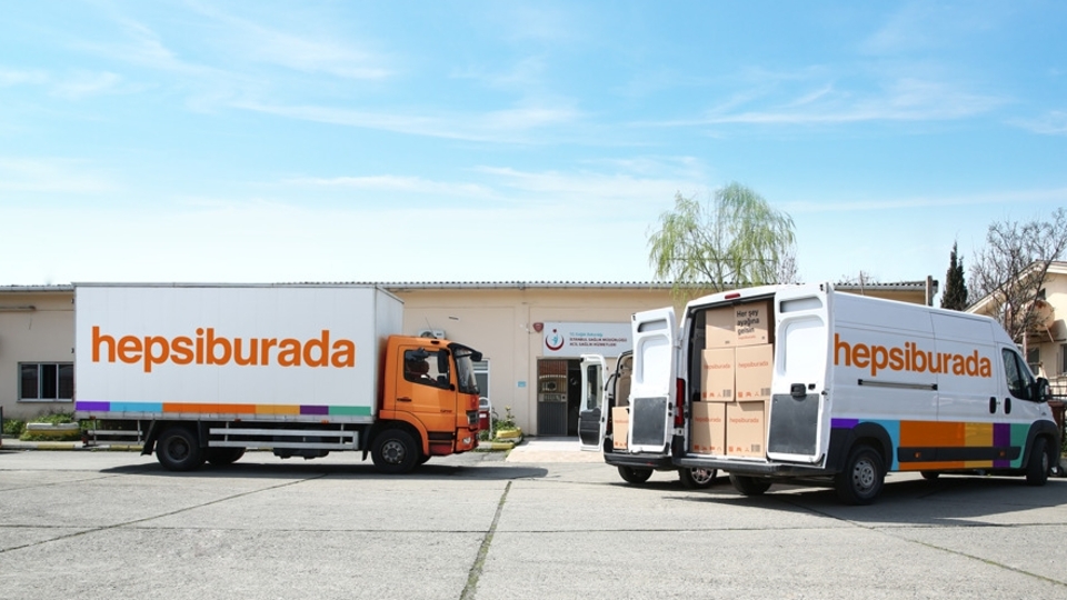 Sağlık çalışanlarına maske ve eldiven desteği