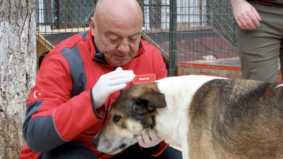 Kızılay'dan engelli dostlara yardım