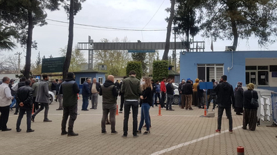 Cenaze töreninde akılalmaz görüntü!