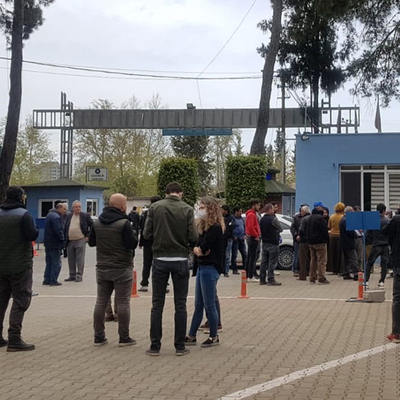 Cenaze töreninde akılalmaz görüntü!