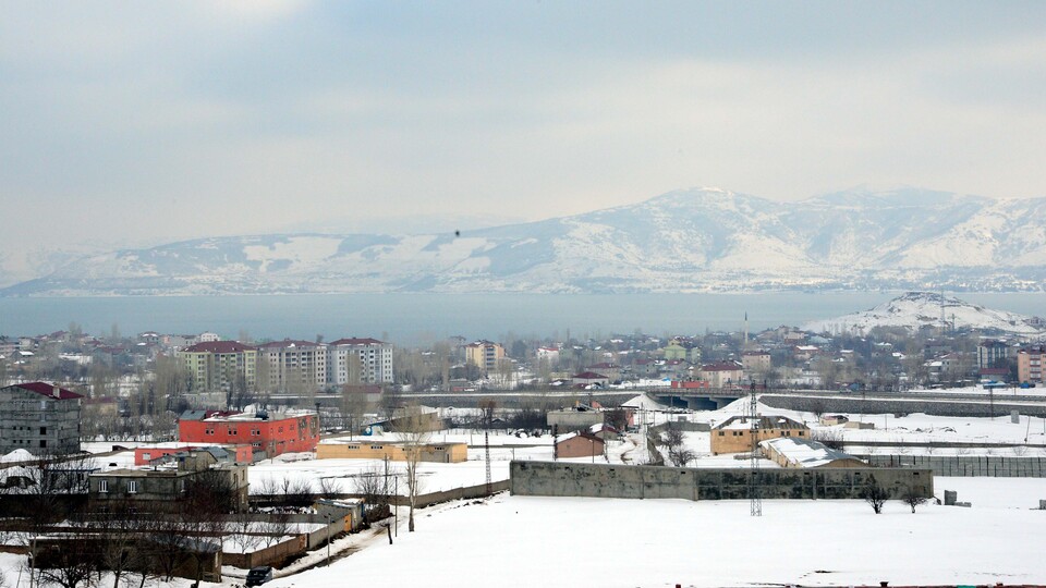 O ilçede çarpıcı karar! 9 apartmana karantina!