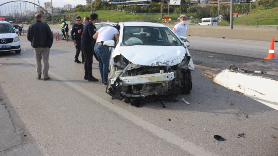 Otomobil TIR'la çarpıştı: 6 yaralı!