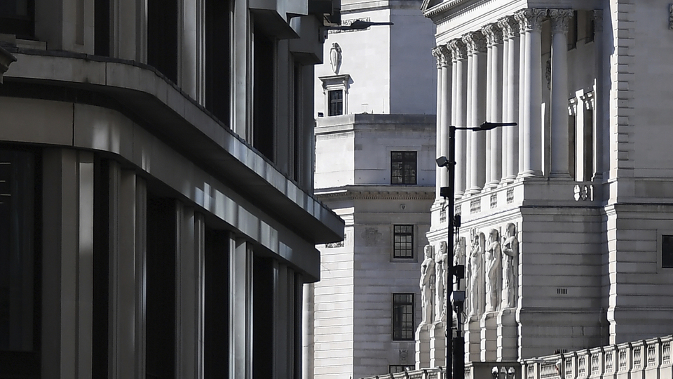 İngiltere'de koronavirüs bilançosu artıyor