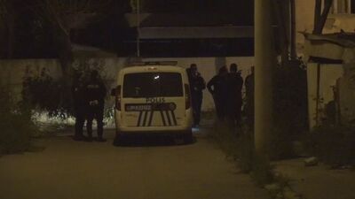 İzmir'de metruk binada kumara baskın!