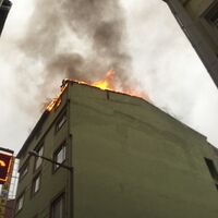 İstanbul'da korkutan yangın: 1 ölü!