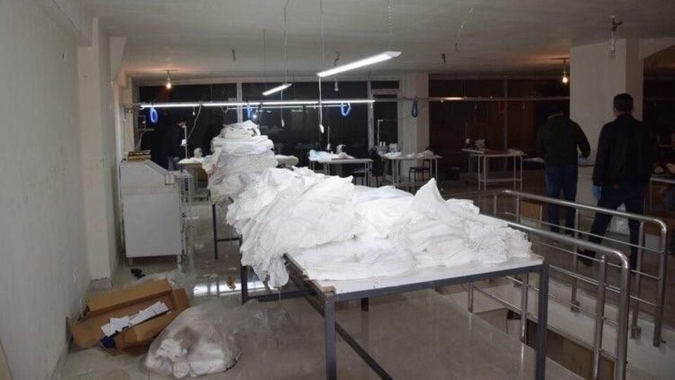 Sultangazi ve Bayrampaşa'da sahte maske operasyonu