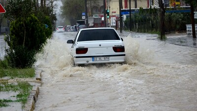 Şiddetli yağış taşkına neden oldu!