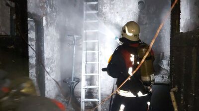 Şoke eden olay! Ailesine kızdı, evi yaktı!