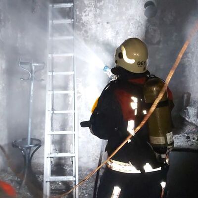 Şoke eden olay! Ailesine kızdı, evi yaktı!