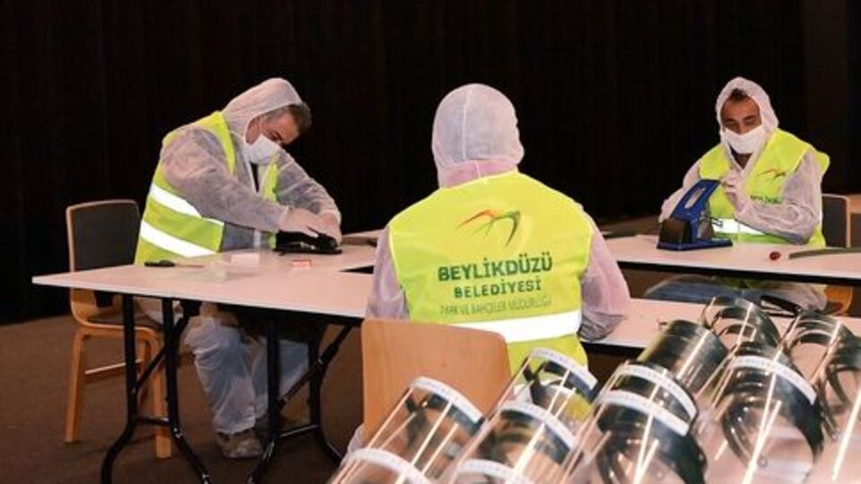 Beylikdüzü Belediyesi'nden 3 bin adet koruyucu siperlik