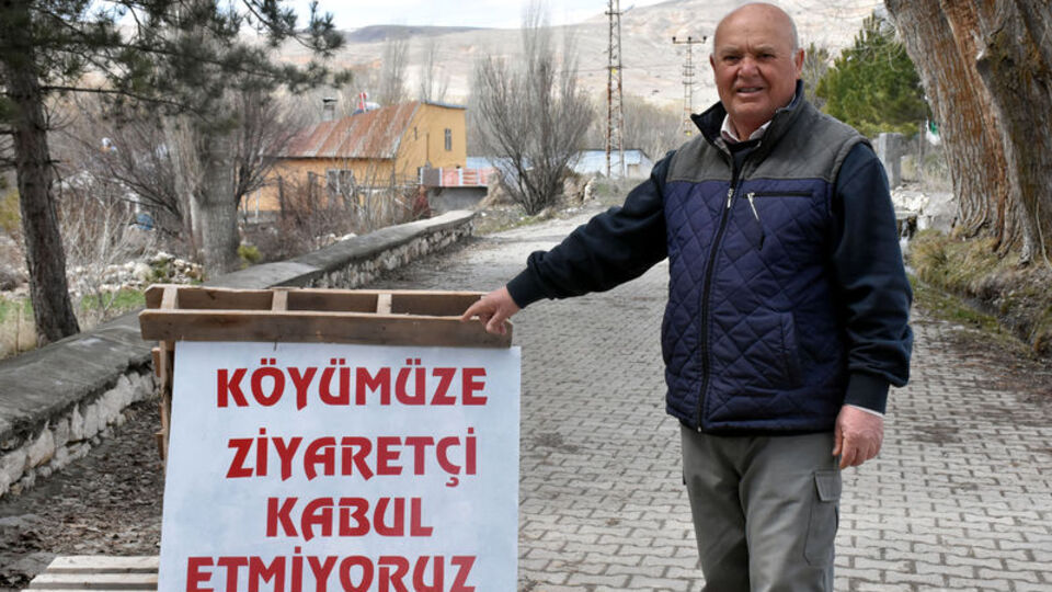 Köyün hepsi 65 yaş üstü! Ziyaretçi almıyorlar!